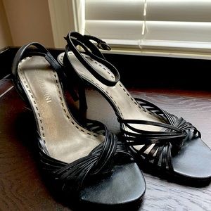 Giani Bini Black ankle strap heels size 6.5